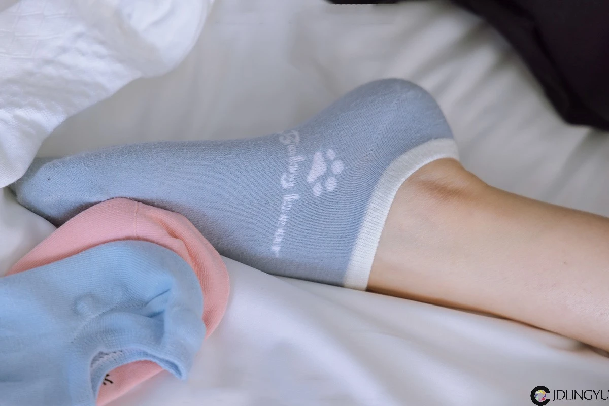 [BoBoSocks袜啵啵] No.127 稚予-麦昆板鞋、两双自然穿旧棉袜、裸足