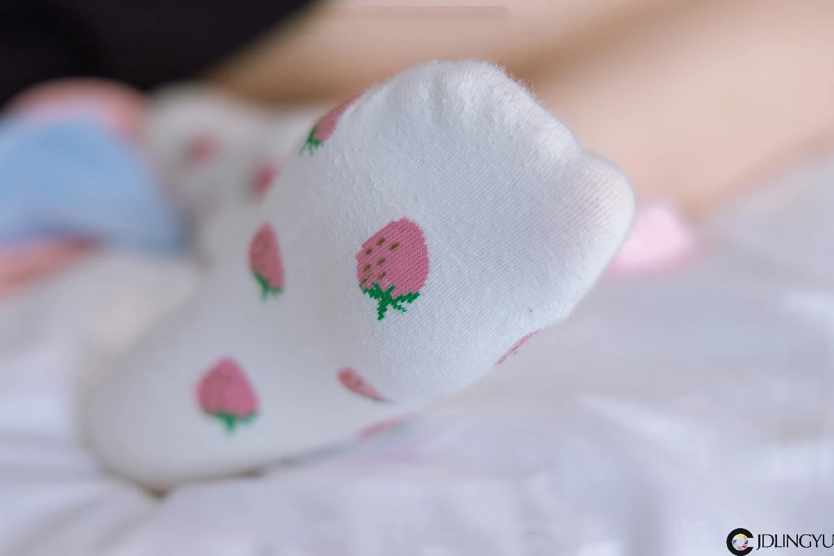 [BoBoSocks袜啵啵] No.127 稚予-麦昆板鞋、两双自然穿旧棉袜、裸足