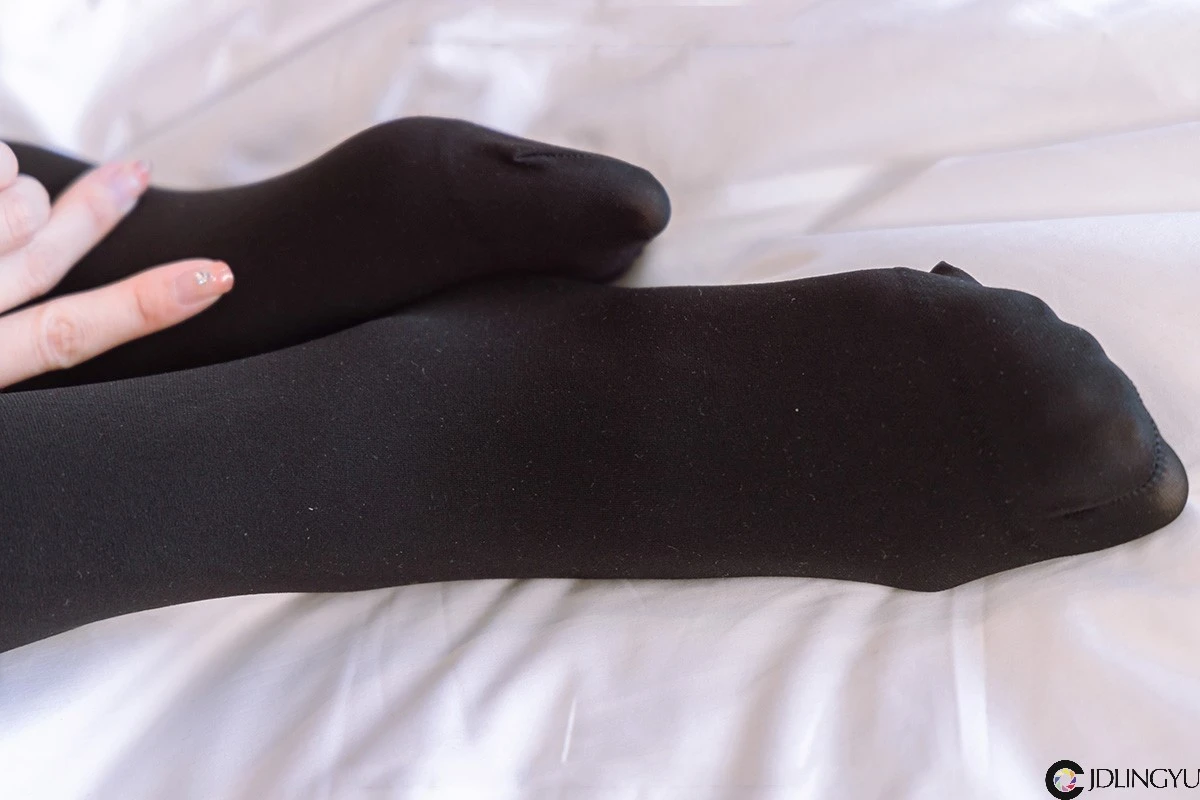 [BoBoSocks袜啵啵] No.130 稚予-两双穿脏篮球鞋、厚黑丝