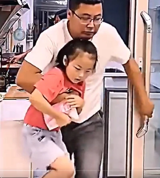 绘师《间谍过家家》片头二创致敬「厨房夫妻失和影片」，笑翻网友！