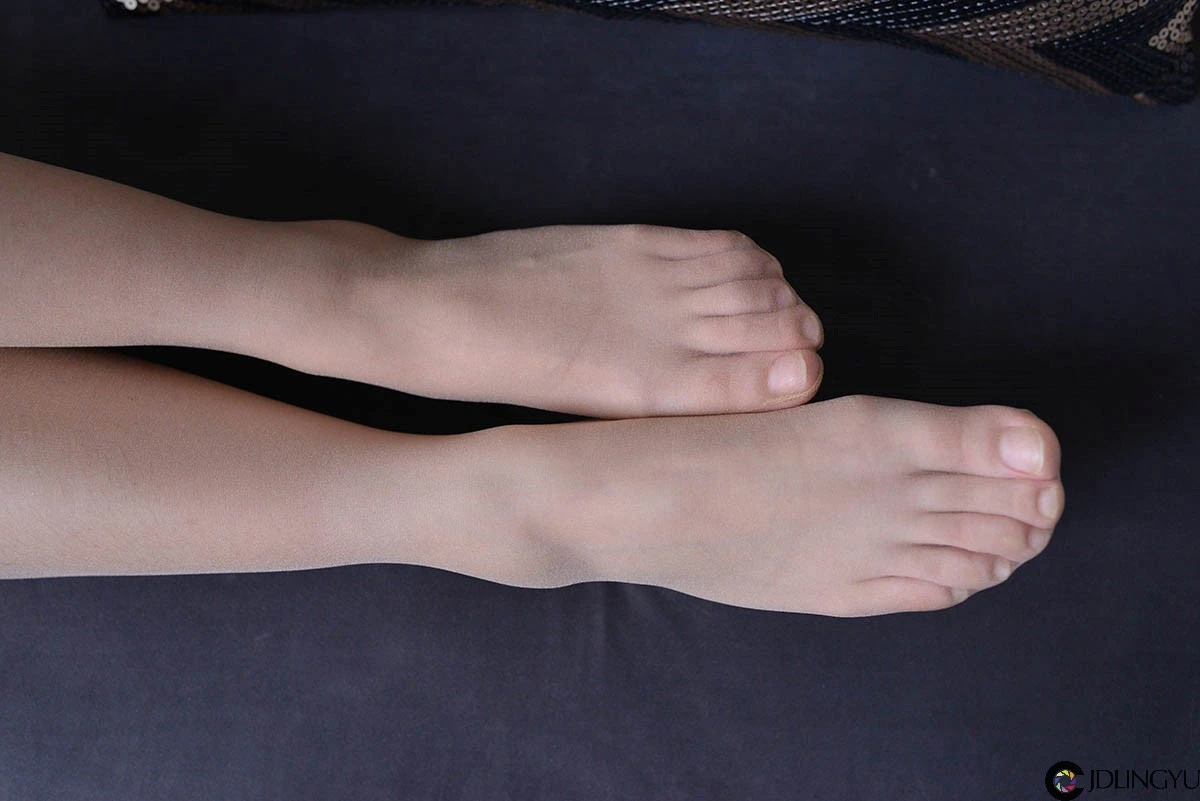 [IESS异思趣向] 模特：小婕《与花共舞》