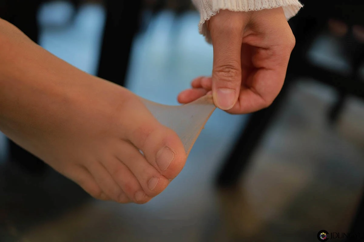 [IESS异思趣向] 模特：小婕《俏皮小白裙》