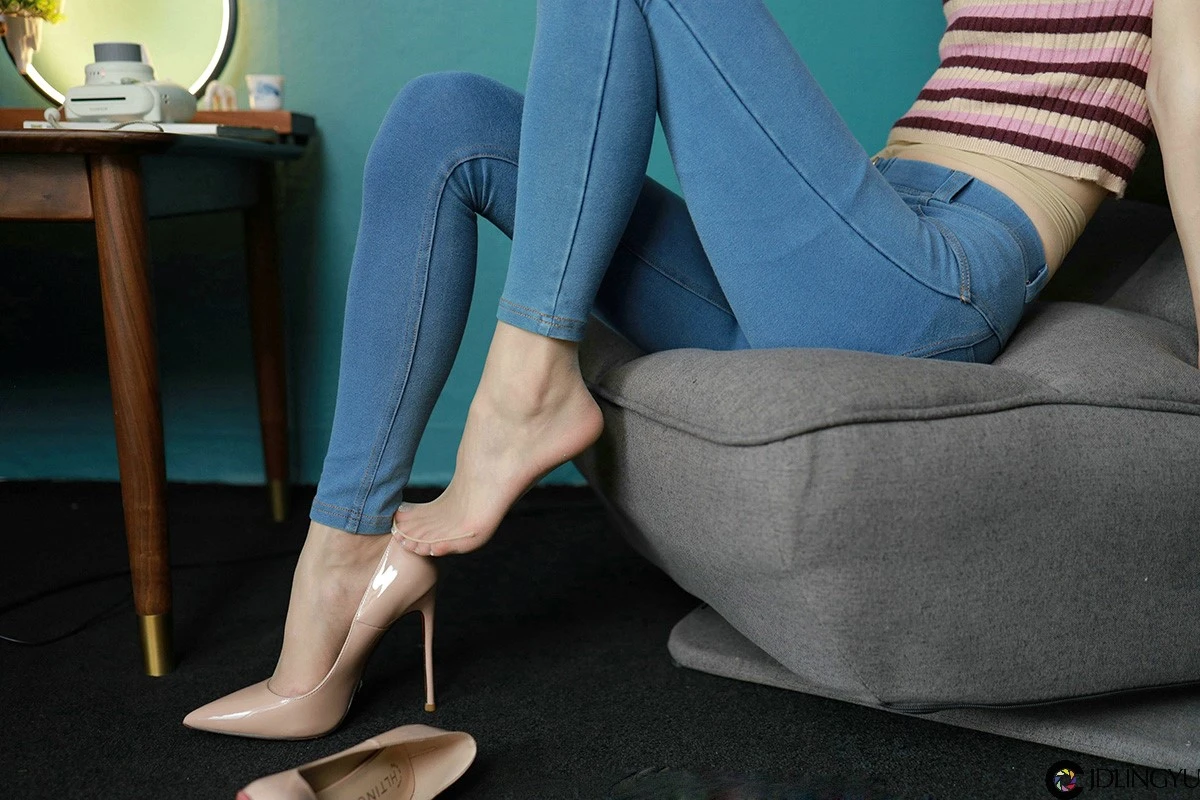 [IESS异思趣向] 模特：小六《牛仔裤里丝》