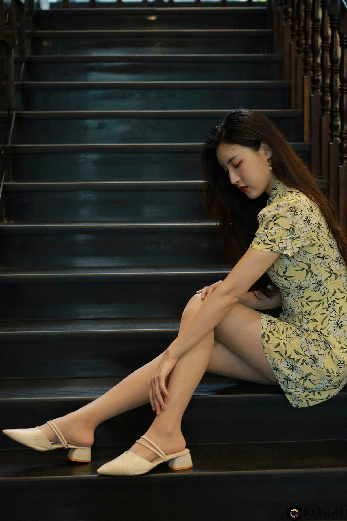 [IESS异思趣向] 模特：小宝《长腿连衣裙》