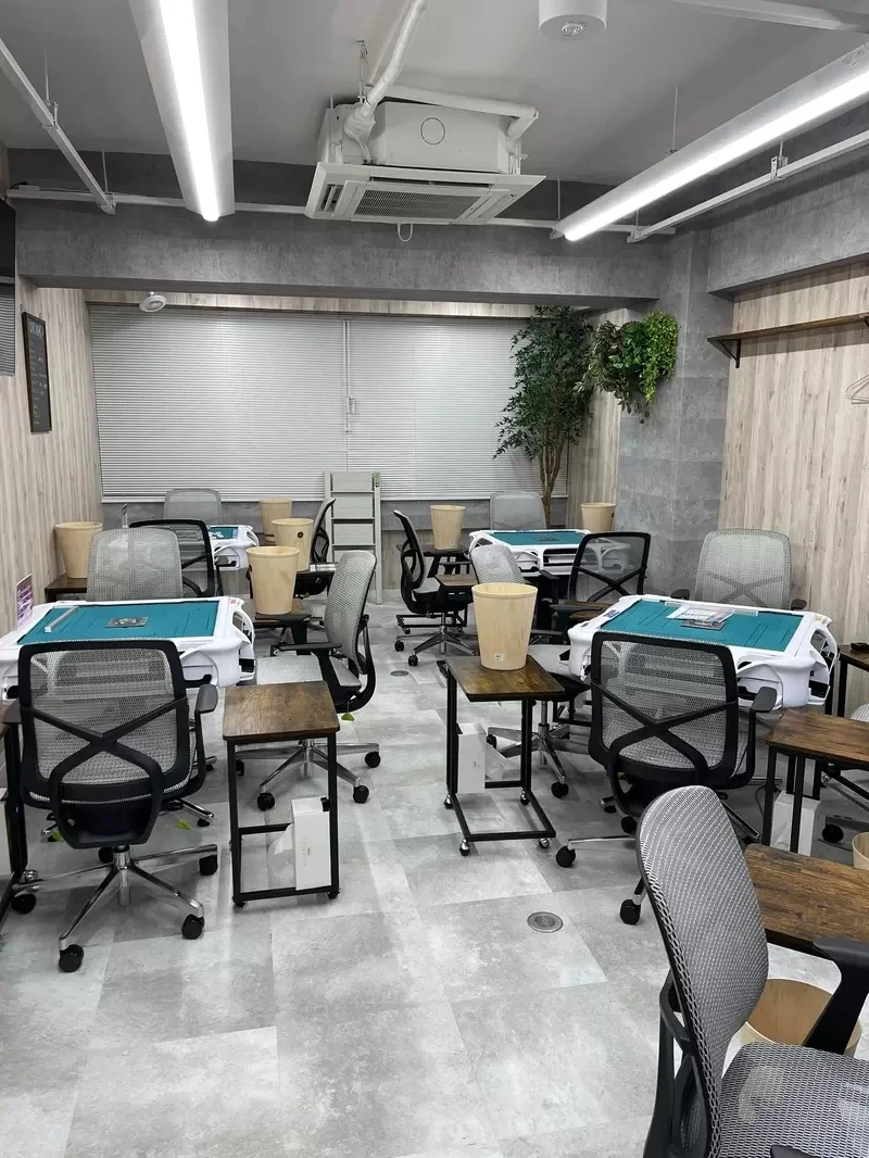 《18禁同人社团开店了》梦寐以求的麻将馆开幕 感谢粉丝支持让他们实现梦想