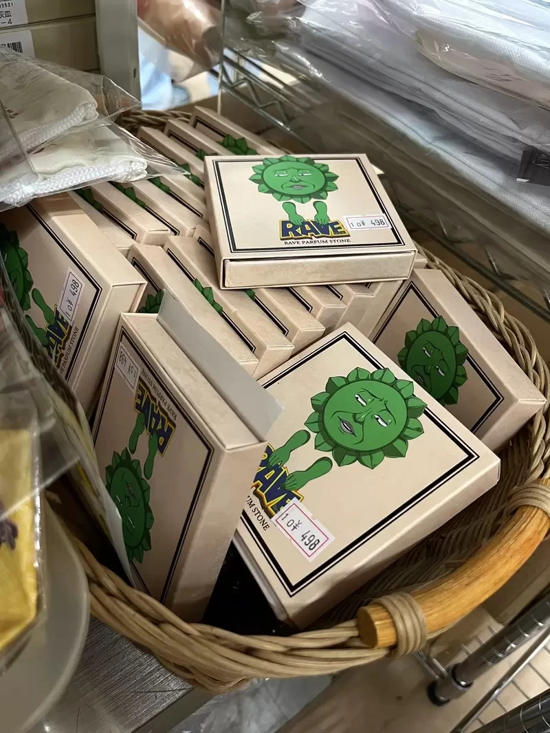 《穿越时空的二手宅物店》超怀旧动漫周边商品大清仓 网友好奇货源是从哪里弄来的