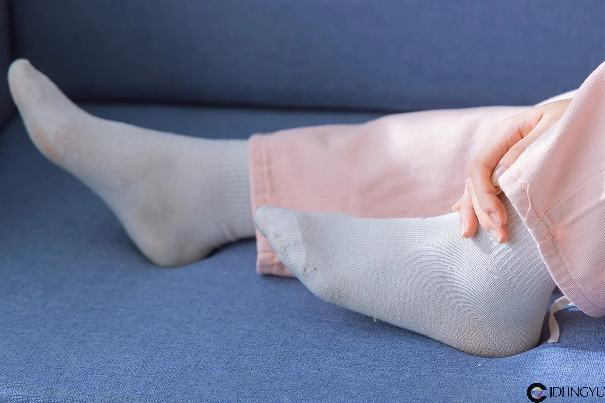 [BoBoSocks袜啵啵] No.141 周周-运动鞋、白棉袜、裸足