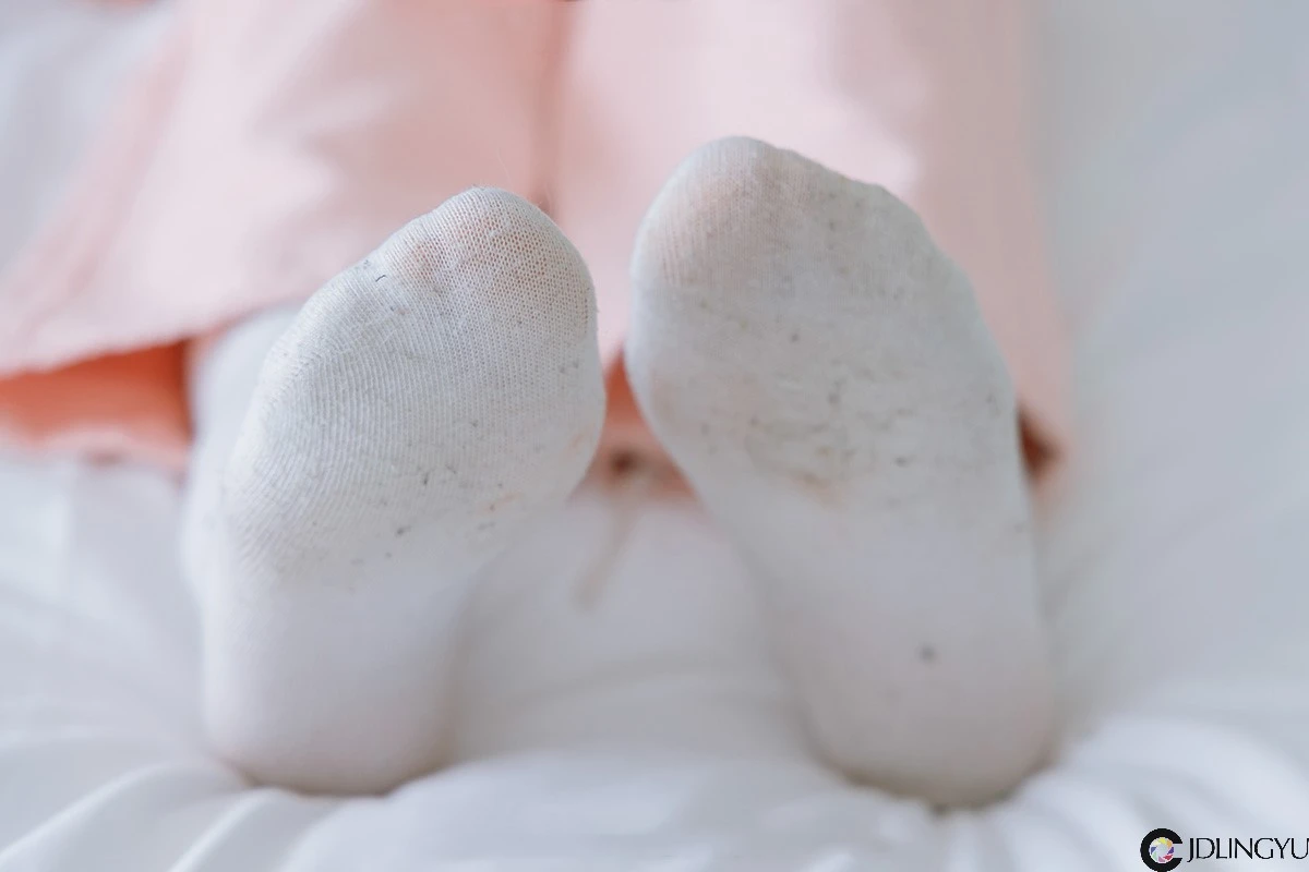 [BoBoSocks袜啵啵] No.141 周周-运动鞋、白棉袜、裸足