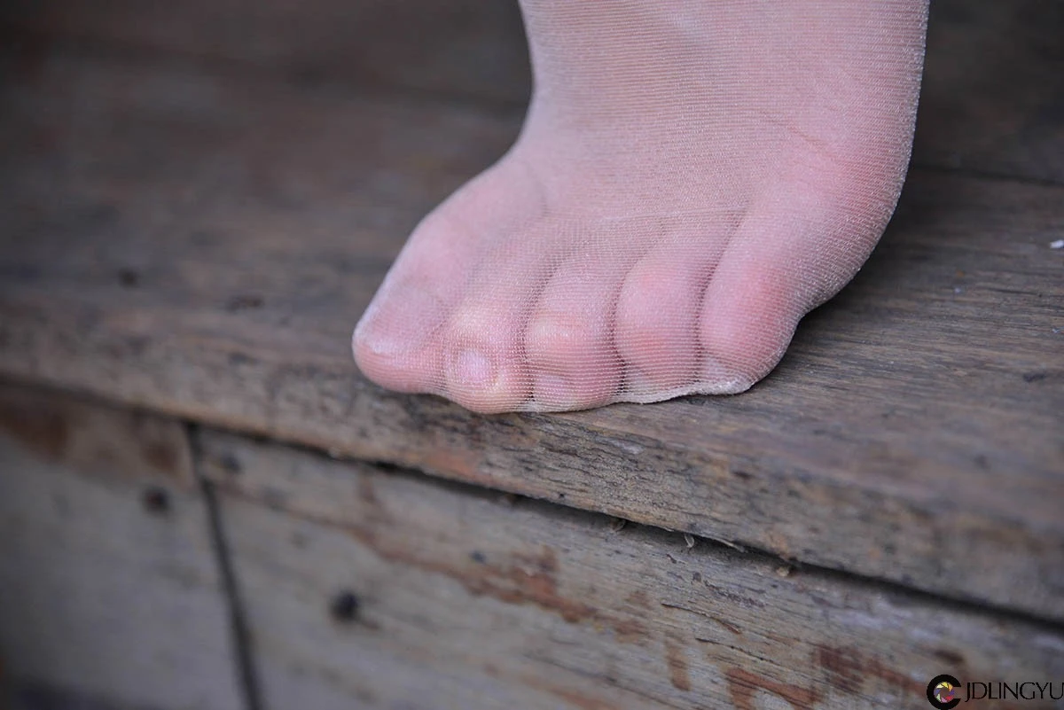 [IESS异思趣向] 模特：潇潇《楼梯上的黑色绑带》