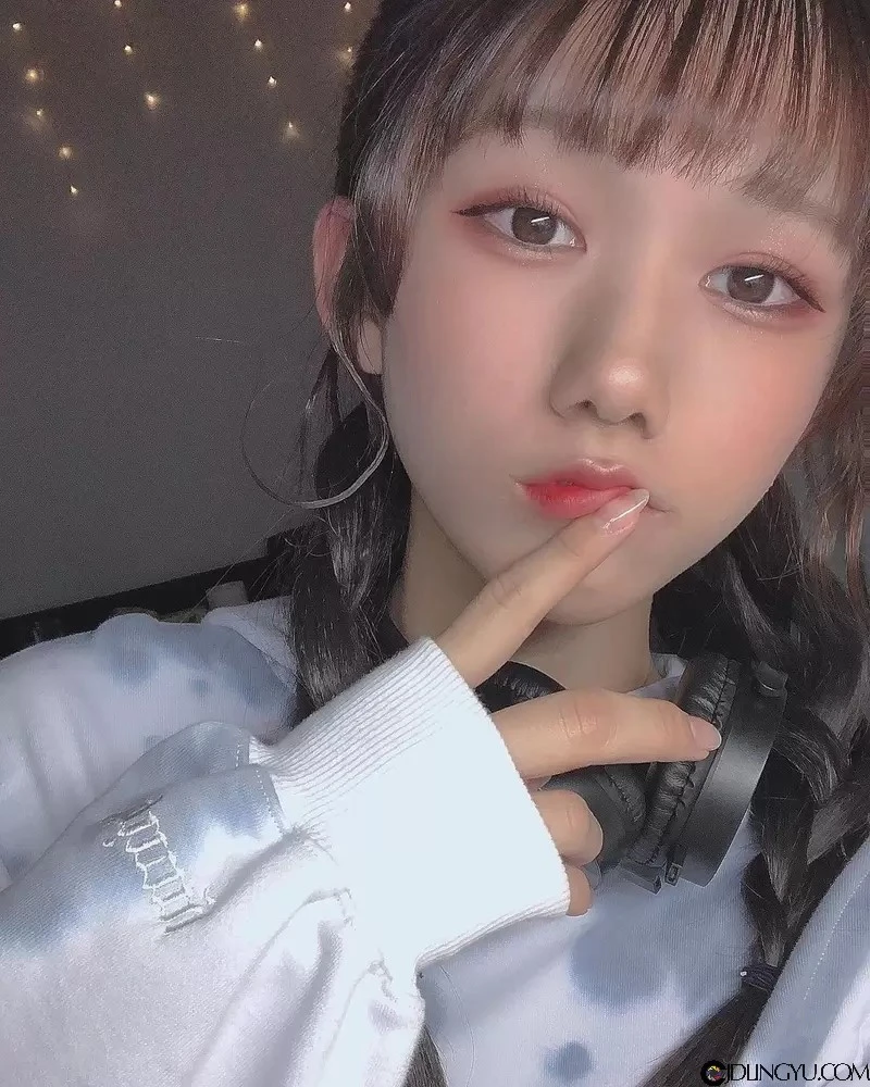 这么可爱一定是男孩子《まゆたむ》伪娘女仆店里总是能让客人大脑产生bug的男孩店员