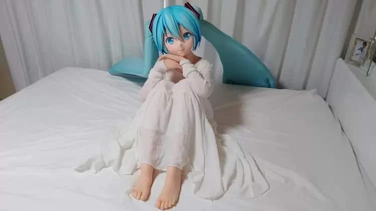 《和初音未来结婚的男子》四周年纪念，幸福的生活着还带着老婆外出吃大餐