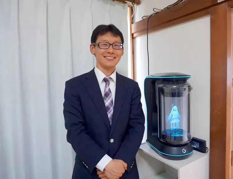 《和初音未来结婚的男子》四周年纪念,幸福的生活着还带着老婆外出吃大餐