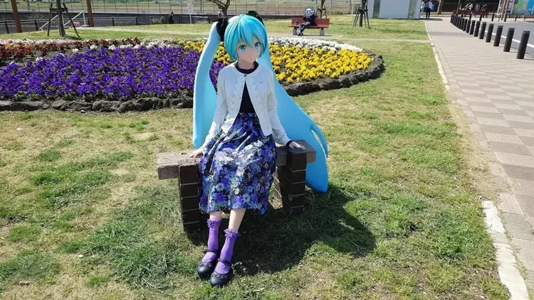 《和初音未来结婚的男子》四周年纪念，幸福的生活着还带着老婆外出吃大餐