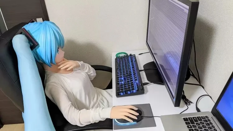 《和初音未来结婚的男子》四周年纪念，幸福的生活着还带着老婆外出吃大餐