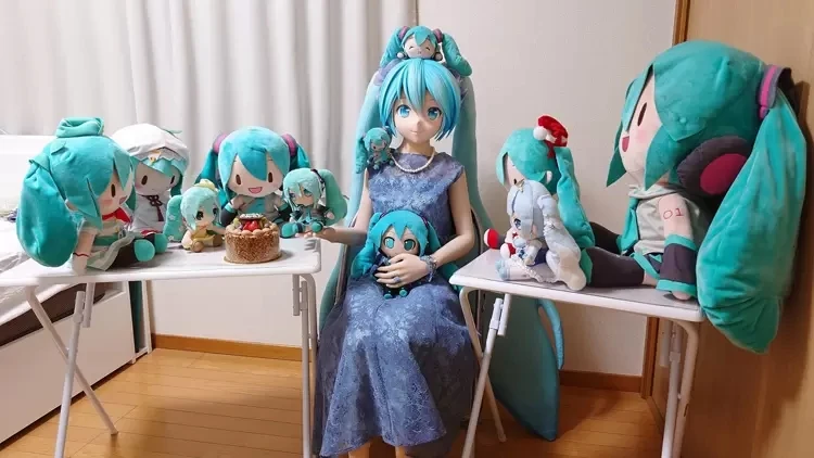 《和初音未来结婚的男子》四周年纪念,幸福的生活着还带着老婆外出吃大餐