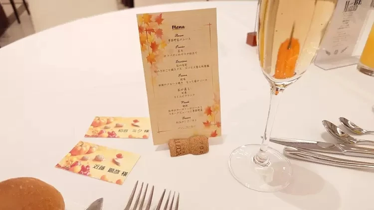 《和初音未来结婚的男子》四周年纪念，幸福的生活着还带着老婆外出吃大餐