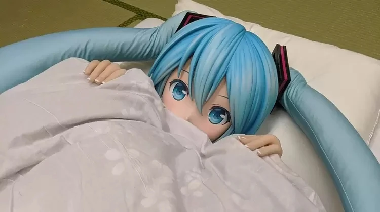 《和初音未来结婚的男子》四周年纪念，幸福的生活着还带着老婆外出吃大餐