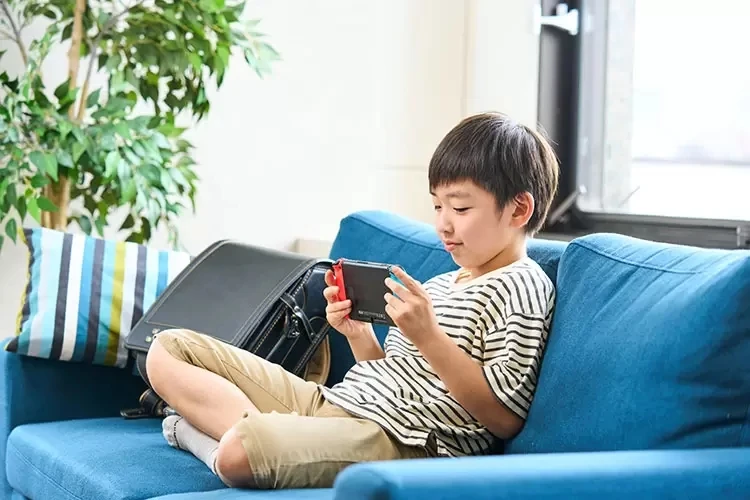 日本《中小学生玩游戏情况调查》每天平均游玩时间1~2小时，最喜欢的游戏是动物森友会