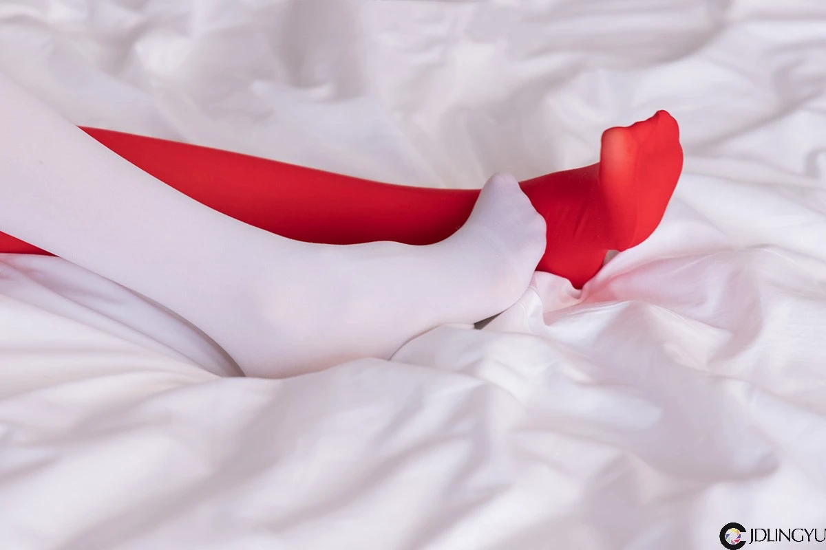 [BoBoSocks袜啵啵] No.152 稚予-圣诞服、帆布鞋、厚白丝、厚红丝