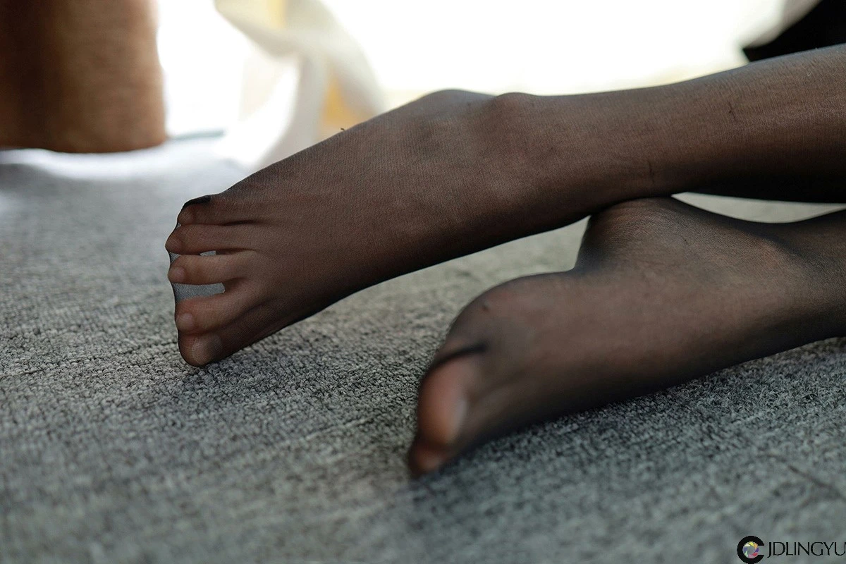 [IESS异思趣向] 模特：婉萍《温柔黑丝》