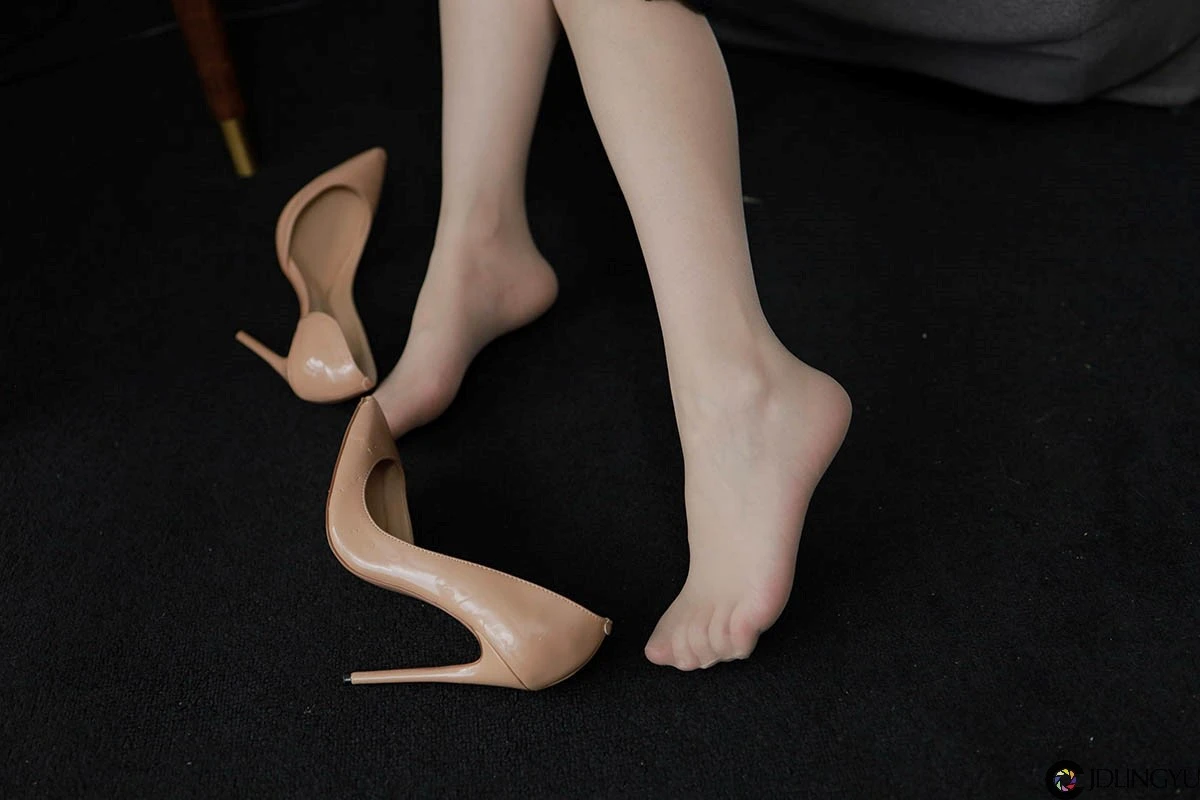 [IESS异思趣向] 模特：文欣《天青色等烟雨》