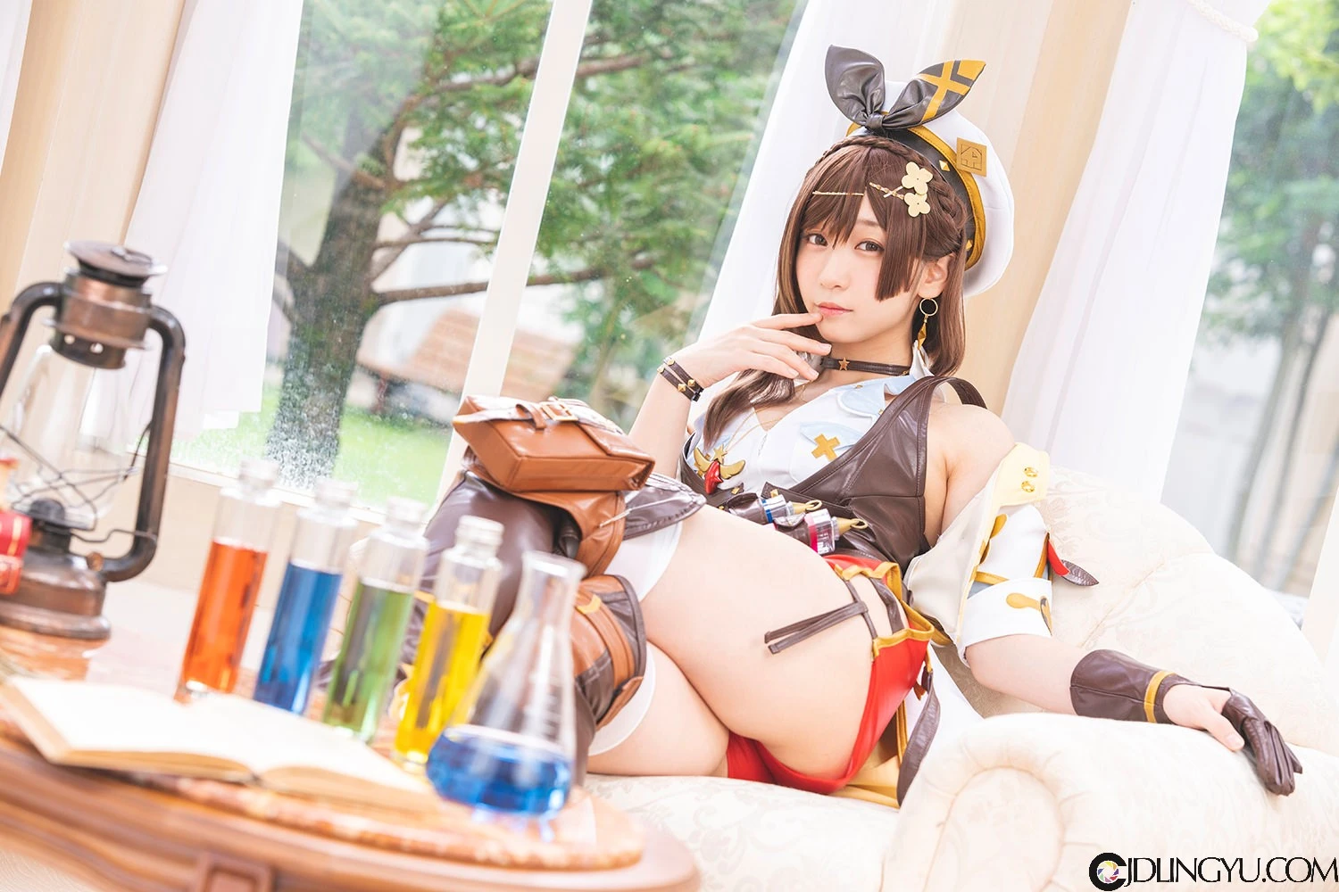 明年2月推出《莱莎的炼金工房3》官方释出伊织萌cos莱莎美图，这波操作真的很会