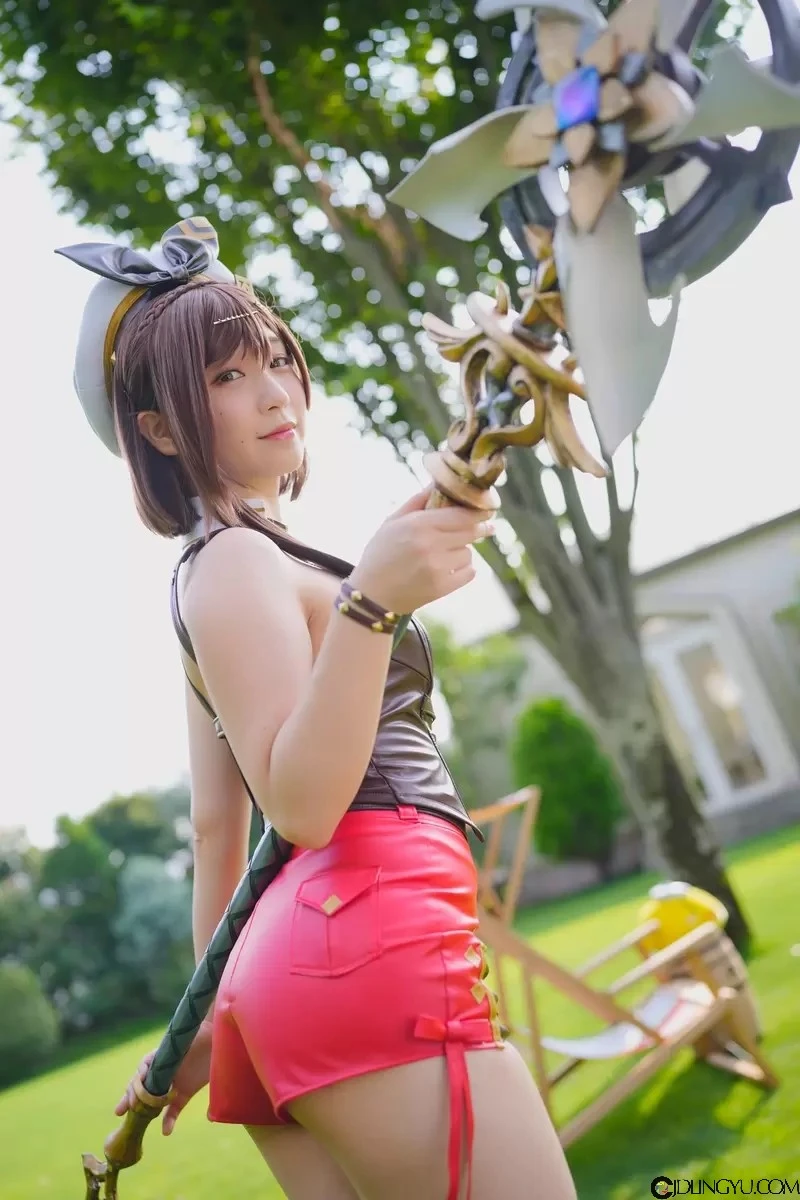 明年2月推出《莱莎的炼金工房3》官方释出伊织萌cos莱莎美图，这波操作真的很会