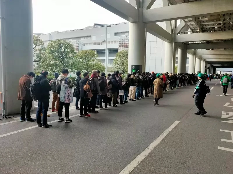 《孤独摇滚作者的孤独摆摊》被安排在Comiket寿星位引发争议 运营直接把人家移到户外了