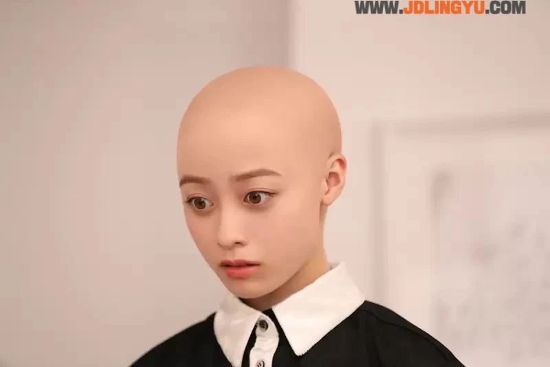 这不是一拳超人《桥本环奈光头造型》漫画改编真人版电影「黑夜游行」造型公开