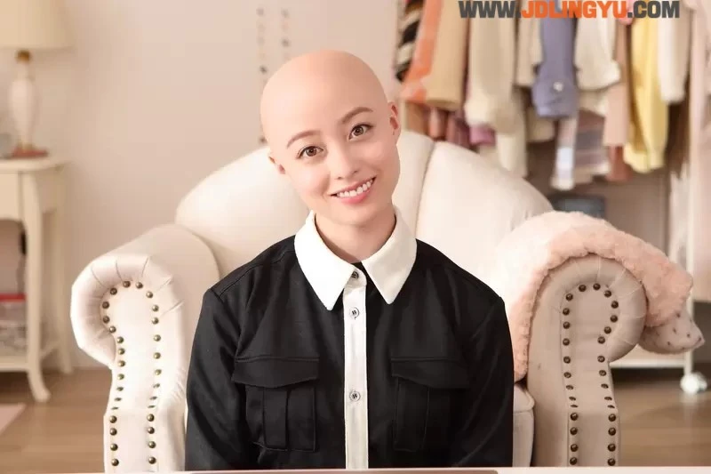 这不是一拳超人《桥本环奈光头造型》漫画改编真人版电影「黑夜游行」造型公开