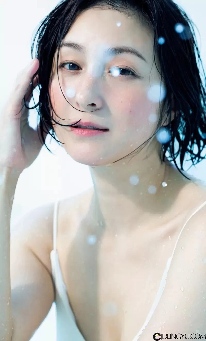 42岁《广末凉子睽违22年TUI出新写真》依然是充满透明感的「20世纪末最后美少女」插图3