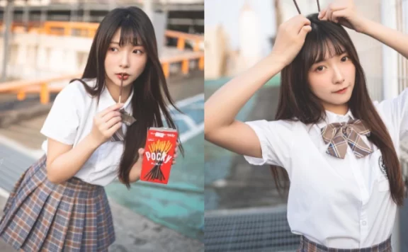 疗愈!清新学生妹「莫娜Monna」淘气玩Pocky,阳光笑颜下的性感曲线超会藏!